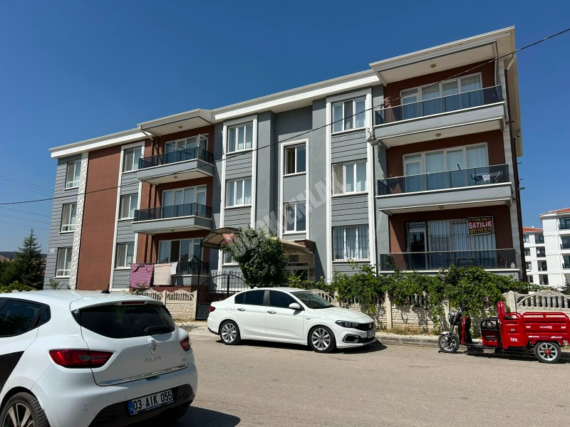 ✭ AFYON ÜÇOK EMLAKTAN MAREŞAL FEVZİ ÇAKMAK MAH 3+1 115M² TEMİZ BAKIMLI SATILIK DAİRE ✭