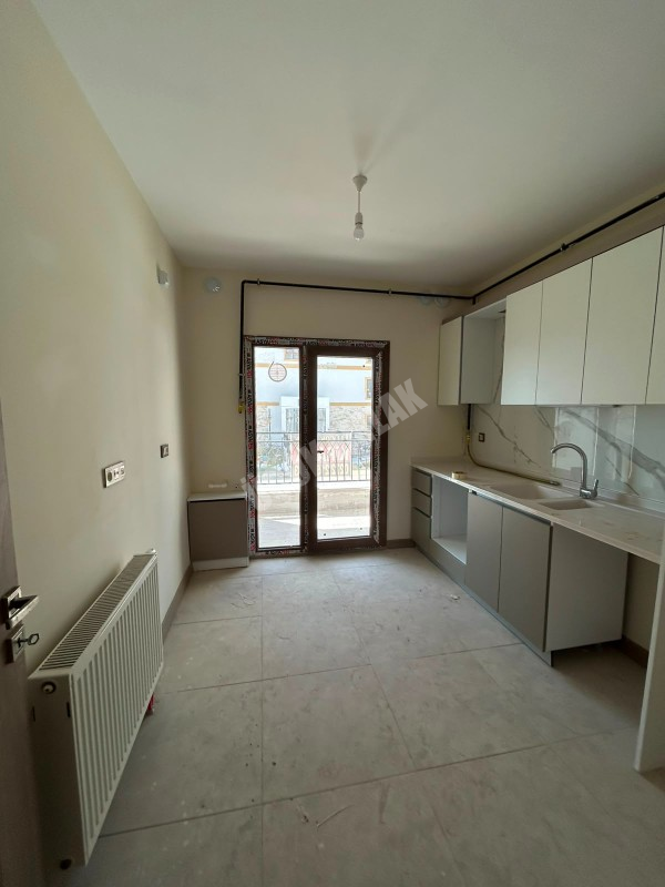 * AFYON ÜÇOK EMLAKTAN TOKİ KANLICA GÖKÇE TOKİLERDE MAH 2+1 80M² SIFIR ASANSÖRLÜ KİRALIK DAİRE * 
