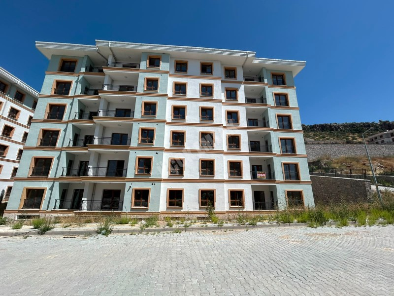 * AFYON ÜÇOK EMLAKTAN TOKİ KANLICA GÖKÇE TOKİLERDE MAH 2+1 80M² SIFIR ASANSÖRLÜ KİRALIK DAİRE * 