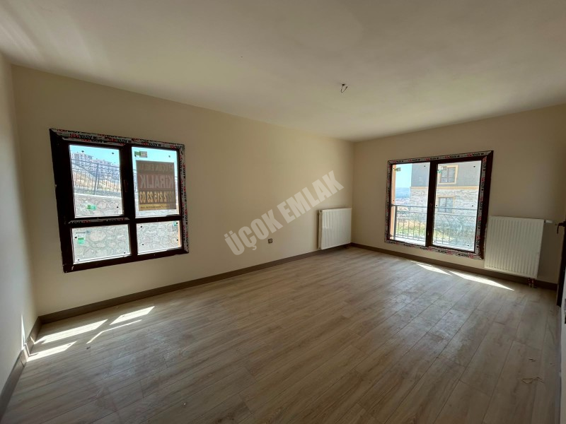 * AFYON ÜÇOK EMLAKTAN TOKİ KANLICA GÖKÇE TOKİLERDE MAH 2+1 80M² SIFIR ASANSÖRLÜ KİRALIK DAİRE * 