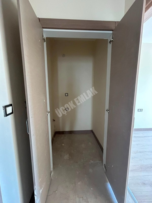 * AFYON ÜÇOK EMLAKTAN TOKİ KANLICA GÖKÇE TOKİLERDE MAH 2+1 80M² SIFIR ASANSÖRLÜ KİRALIK DAİRE * 