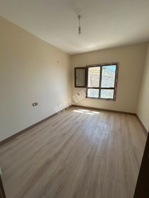 * AFYON ÜÇOK EMLAKTAN TOKİ KANLICA GÖKÇE TOKİLERDE MAH 2+1 80M² SIFIR ASANSÖRLÜ KİRALIK DAİRE * 
