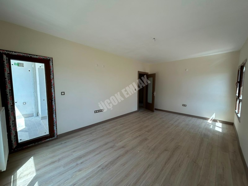 * AFYON ÜÇOK EMLAKTAN TOKİ KANLICA GÖKÇE TOKİLERDE MAH 2+1 80M² SIFIR ASANSÖRLÜ KİRALIK DAİRE * 
