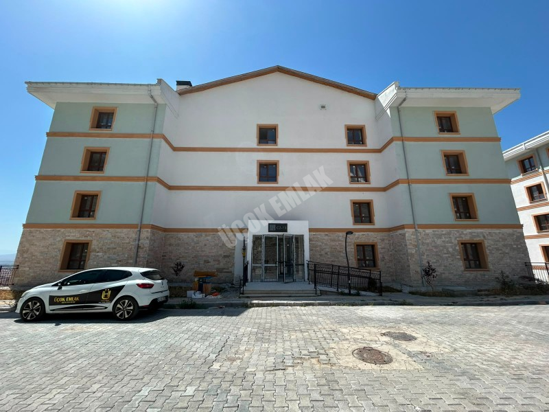 * AFYON ÜÇOK EMLAKTAN TOKİ KANLICA GÖKÇE TOKİLERDE MAH 2+1 80M² SIFIR ASANSÖRLÜ KİRALIK DAİRE * 