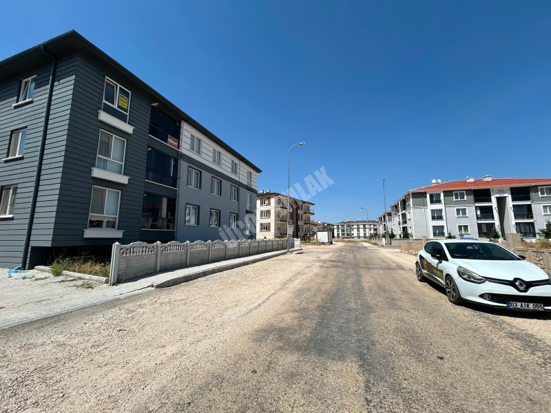 AFYON ÜÇOK EMLAKTAN KANLICA MAH +1 110M² SIFIR AYARINDA KİRALIK  DAİRE 