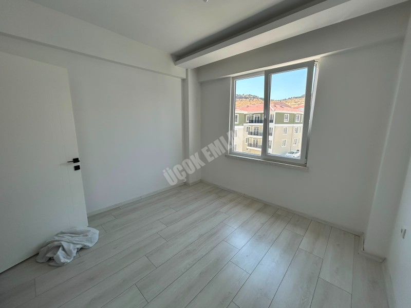 AFYON ÜÇOK EMLAKTAN KANLICA MAH +1 110M² SIFIR AYARINDA KİRALIK  DAİRE 