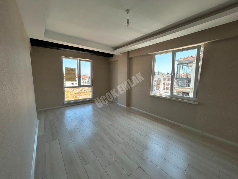 AFYON ÜÇOK EMLAKTAN KANLICA MAH +1 110M² SIFIR AYARINDA KİRALIK  DAİRE 