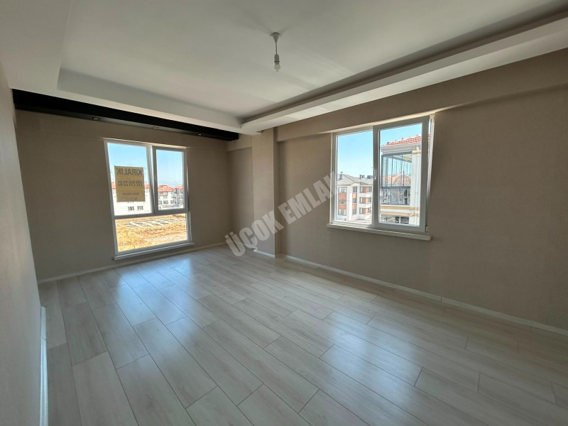 AFYON ÜÇOK EMLAKTAN KANLICA MAH +1 110M² SIFIR AYARINDA KİRALIK  DAİRE 