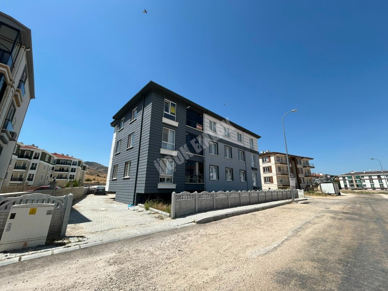 AFYON ÜÇOK EMLAKTAN KANLICA MAH +1 110M² SIFIR AYARINDA KİRALIK  DAİRE 