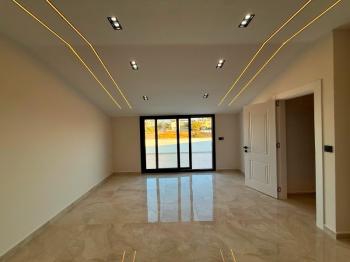 Didim'de Satılık 3+1 Havuzlu Teraslı Otoparklı Villa