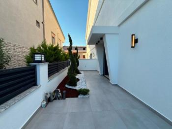 Didim'de Satılık 3+1 Havuzlu Teraslı Otoparklı Villa