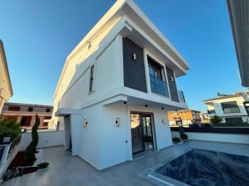 Didim'de Satılık 3+1 Havuzlu Teraslı Otoparklı Villa