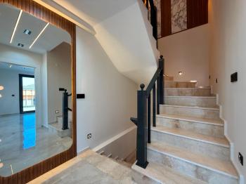 Didim'de Satılık 3+1 Havuzlu Teraslı Otoparklı Villa