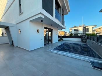 Didim'de Satılık 3+1 Havuzlu Teraslı Otoparklı Villa