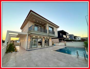 Didimde 317 M2  Arsa İçerisinde 4+1 Villa