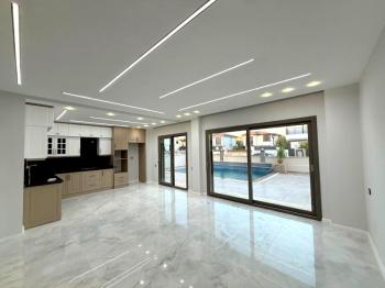 Didimde 317 M2  Arsa İçerisinde 4+1 Villa