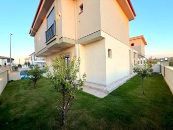 Didimde 317 M2  Arsa İçerisinde 4+1 Villa