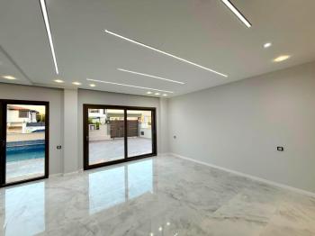 Didimde 317 M2  Arsa İçerisinde 4+1 Villa