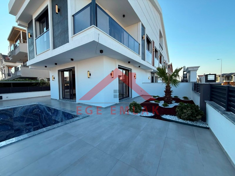 Didim'de Satılık 3+1 Havuzlu Teraslı Otoparklı Villa