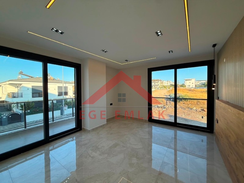 Didim'de Satılık 3+1 Havuzlu Teraslı Otoparklı Villa