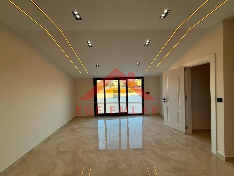 Didim'de Satılık 3+1 Havuzlu Teraslı Otoparklı Villa