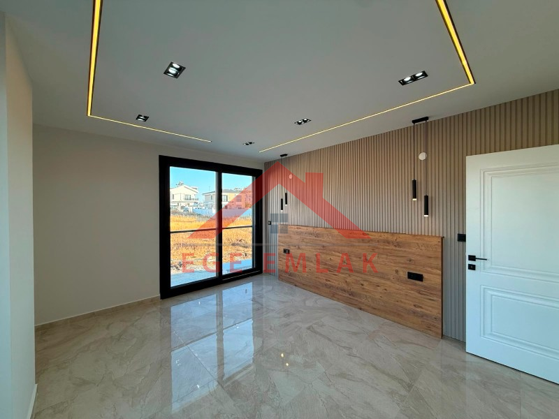 Didim'de Satılık 3+1 Havuzlu Teraslı Otoparklı Villa
