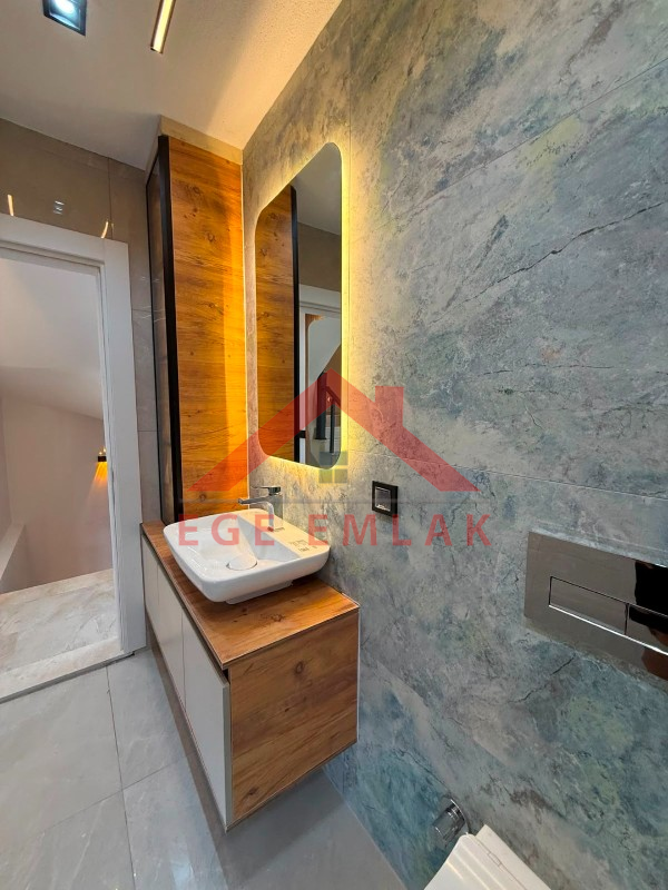 Didim'de Satılık 3+1 Havuzlu Teraslı Otoparklı Villa