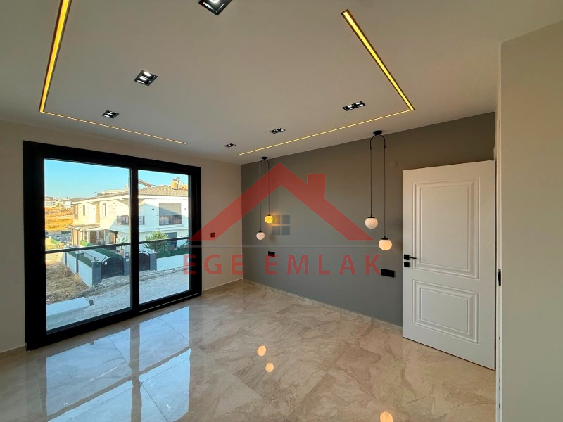 Didim'de Satılık 3+1 Havuzlu Teraslı Otoparklı Villa