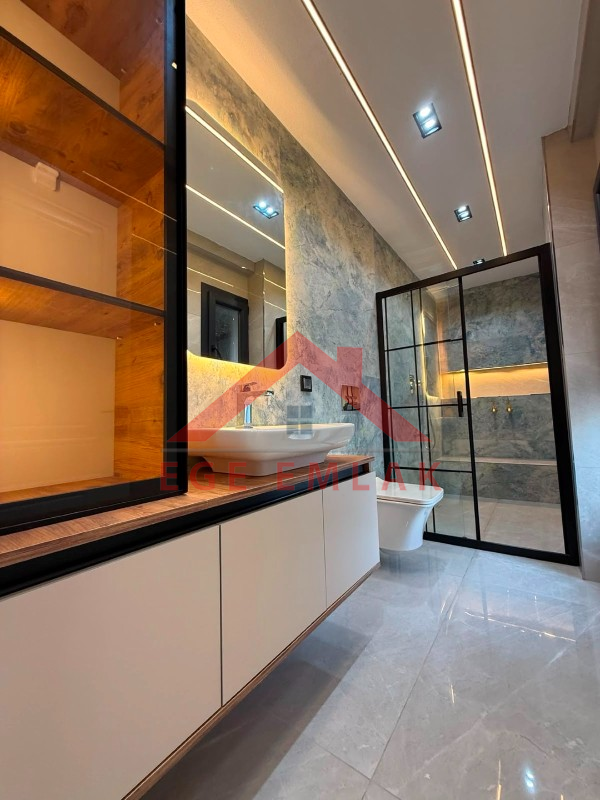 Didim'de Satılık 3+1 Havuzlu Teraslı Otoparklı Villa