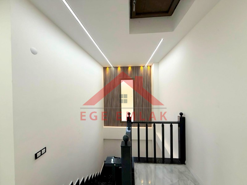 Didimde 317 M2  Arsa İçerisinde 4+1 Villa