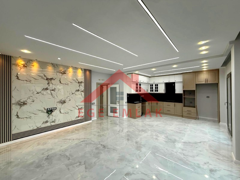 Didimde 317 M2  Arsa İçerisinde 4+1 Villa