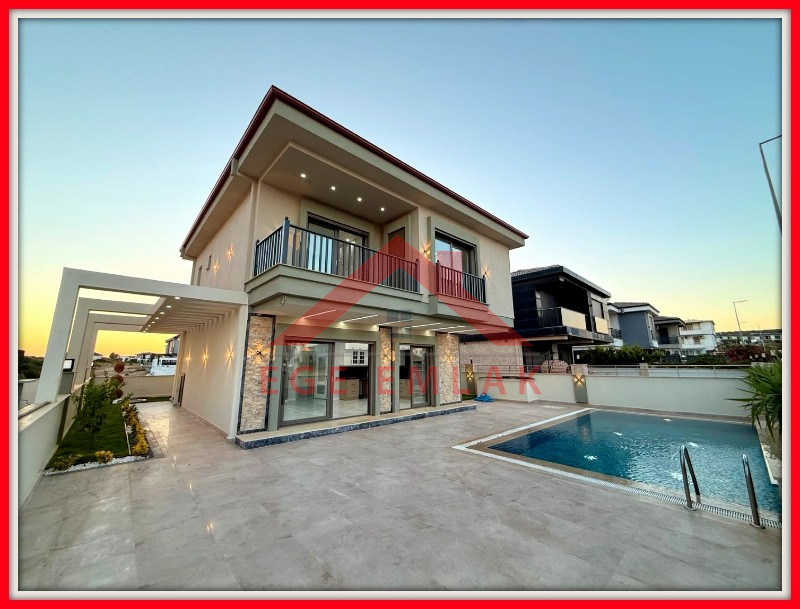 Didimde 317 M2  Arsa İçerisinde 4+1 Villa