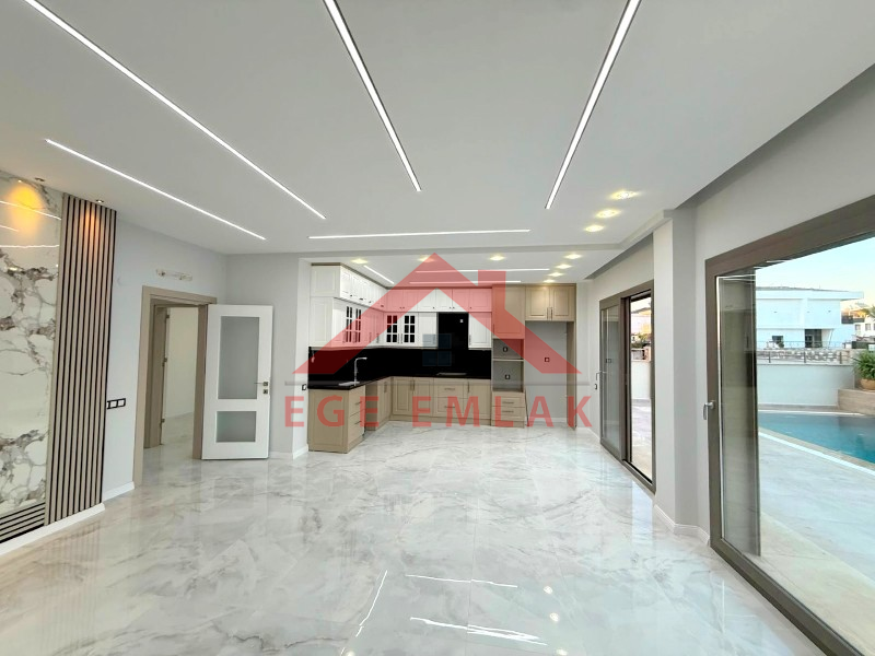 Didimde 317 M2  Arsa İçerisinde 4+1 Villa