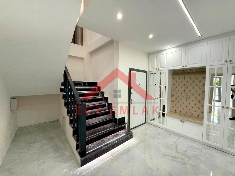 Didimde 317 M2  Arsa İçerisinde 4+1 Villa