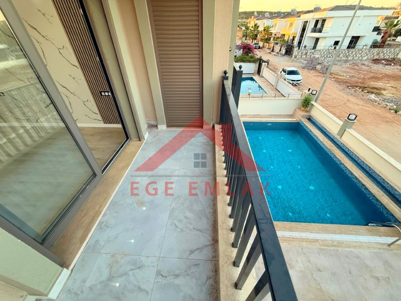 Didimde 317 M2  Arsa İçerisinde 4+1 Villa