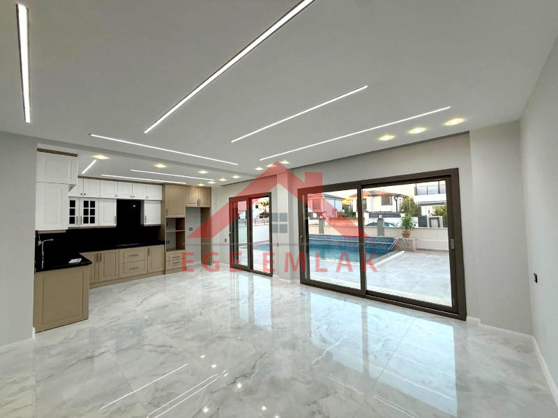 Didimde 317 M2  Arsa İçerisinde 4+1 Villa