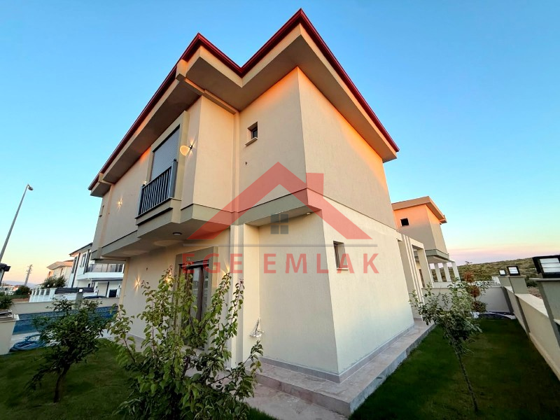 Didimde 317 M2  Arsa İçerisinde 4+1 Villa