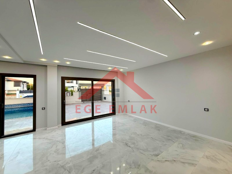 Didimde 317 M2  Arsa İçerisinde 4+1 Villa