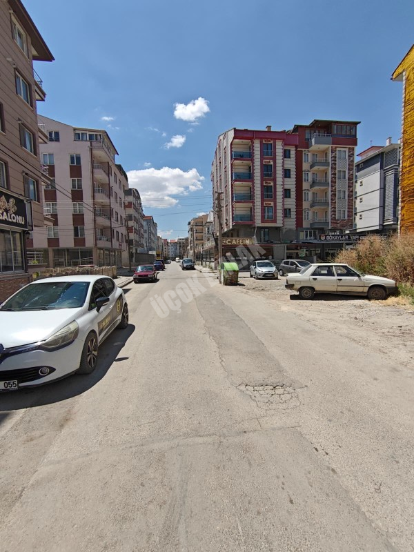 * AFYON ÜÇOK EMLAKTAN ERENLER MAH 1+1 45M² EŞYALI KİRALIK DAİRE *