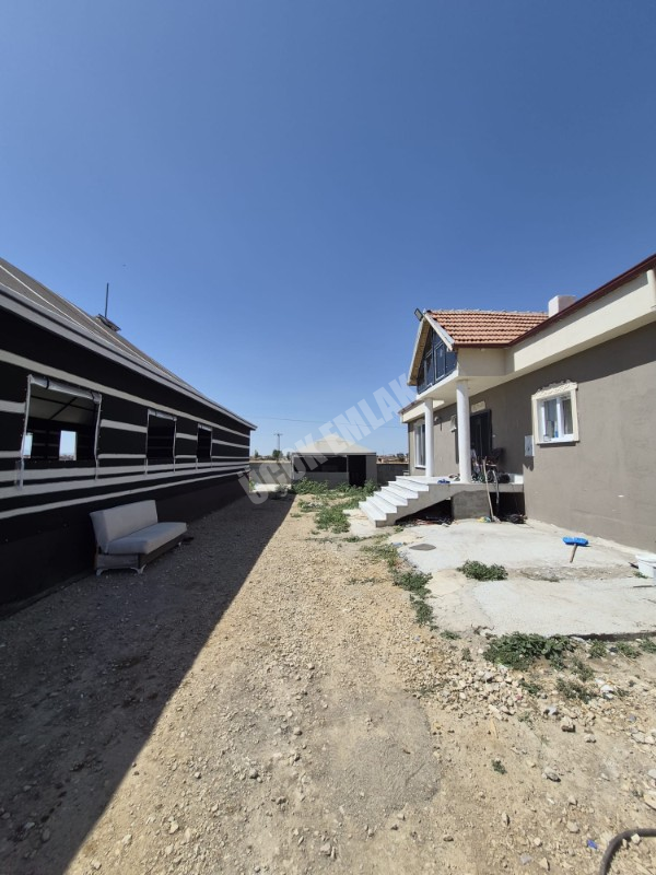 *AFYON ÜÇOK EMLAKTAN SUSUZ KASABASI 964M² SATILIK ARSA + MÜSTAKİL EV *