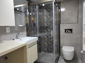 Antre Emlak'tan Kiralık Bahçelievler'de Hastane Yanı Doğalgazlı,Asansörlü Açık Mutfak 2+1 Yeni Daire