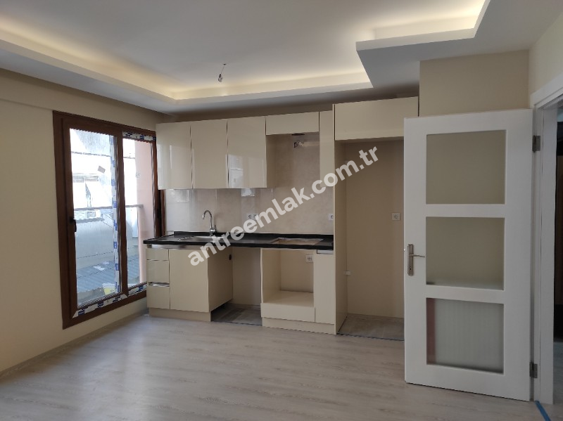 Antre Emlak'tan Kiralık Bahçelievler'de Hastane Yanı Doğalgazlı,Asansörlü Açık Mutfak 2+1 Yeni Daire