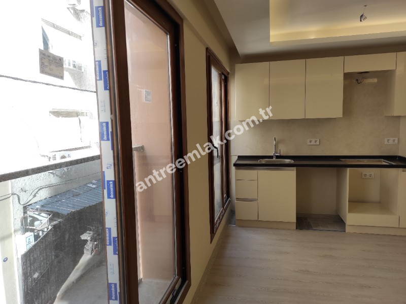 Antre Emlak'tan Kiralık Bahçelievler'de Hastane Yanı Doğalgazlı,Asansörlü Açık Mutfak 2+1 Yeni Daire