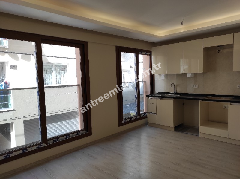 Antre Emlak'tan Kiralık Bahçelievler'de Hastane Yanı Doğalgazlı,Asansörlü Açık Mutfak 2+1 Yeni Daire