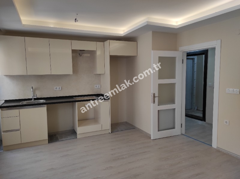 Antre Emlak'tan Kiralık Bahçelievler'de Hastane Yanı Doğalgazlı,Asansörlü Açık Mutfak 2+1 Yeni Daire