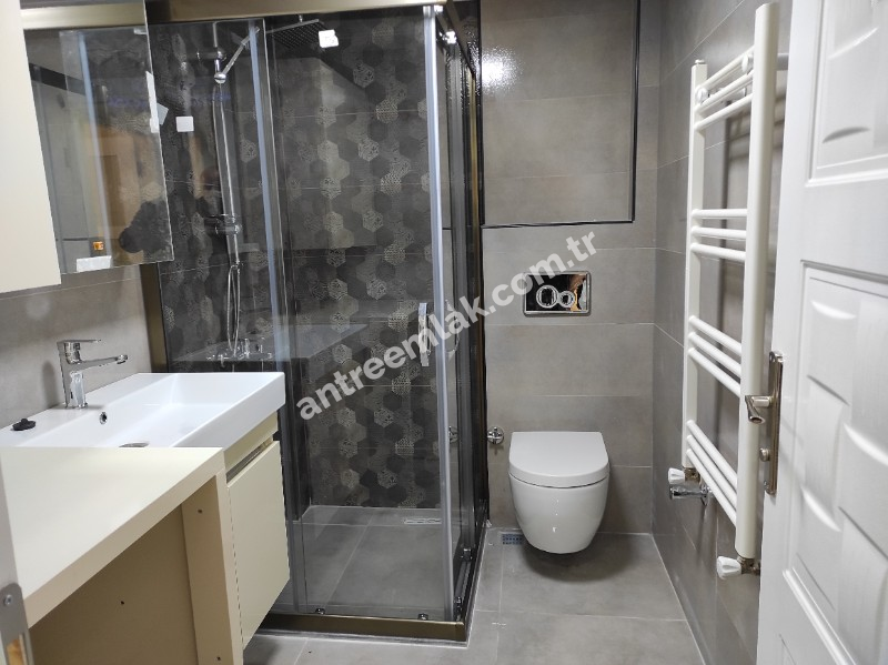 Antre Emlak'tan Kiralık Bahçelievler'de Hastane Yanı Doğalgazlı,Asansörlü Açık Mutfak 2+1 Yeni Daire