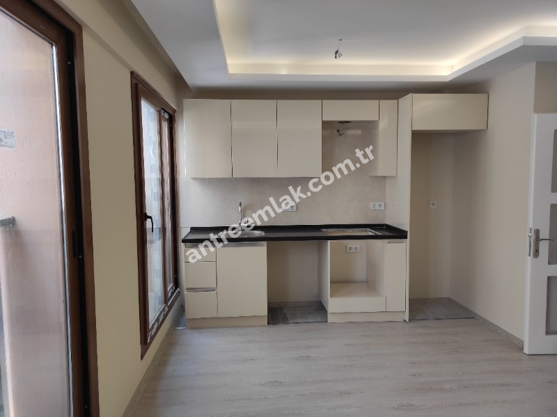 Antre Emlak'tan Kiralık Bahçelievler'de Hastane Yanı Doğalgazlı,Asansörlü Açık Mutfak 2+1 Yeni Daire