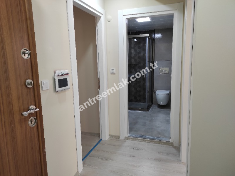 Antre Emlak'tan Kiralık Bahçelievler'de Hastane Yanı Doğalgazlı,Asansörlü Açık Mutfak 2+1 Yeni Daire