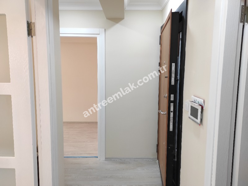 Antre Emlak'tan Kiralık Bahçelievler'de Hastane Yanı Doğalgazlı,Asansörlü Açık Mutfak 2+1 Yeni Daire