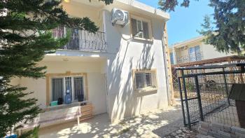 KKTC Girne Alsancak'ta Şokmar Market Arkasında Kiralık Full Eşyalı 3+1 Dubleks İkiz Villa